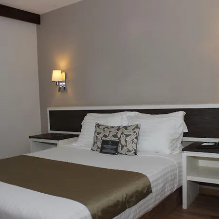 Hotel Plaza Revolución-3